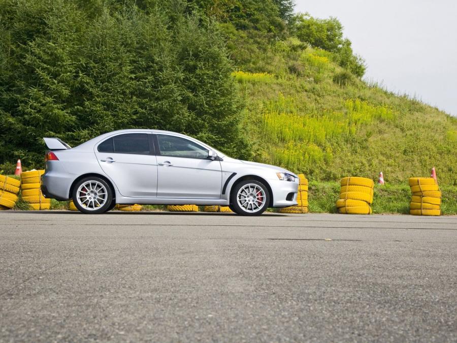  Mitsubishi Lancer Evolution X 2007 года  (фото 3 из 149)